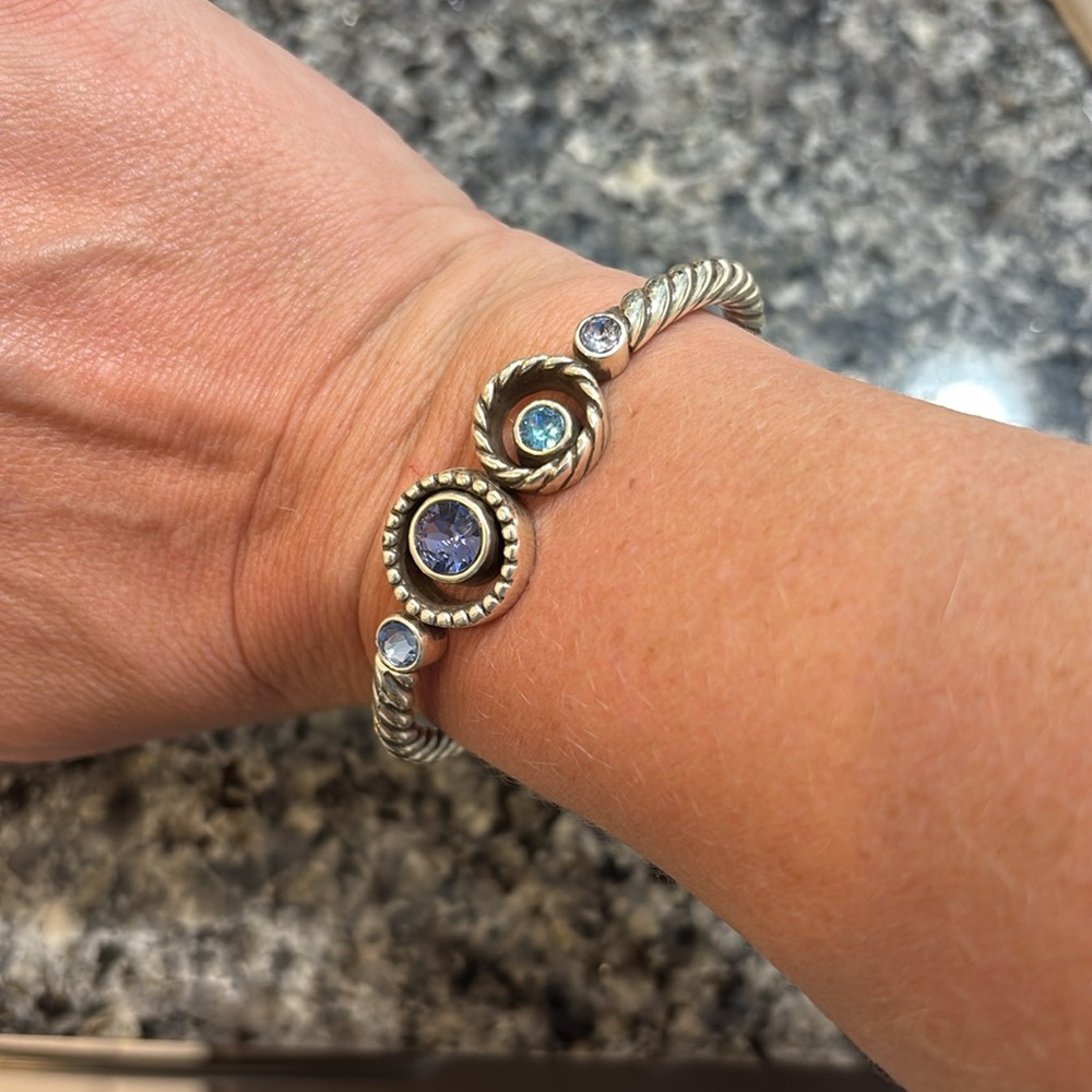 Elegant Silver and Blue Jewelry Set - Picture 6 of 6